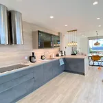 빌라 Front In With Amazing Sea Views Semidetached