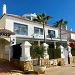 빌라 Front In With Amazing Sea Views Semidetached *